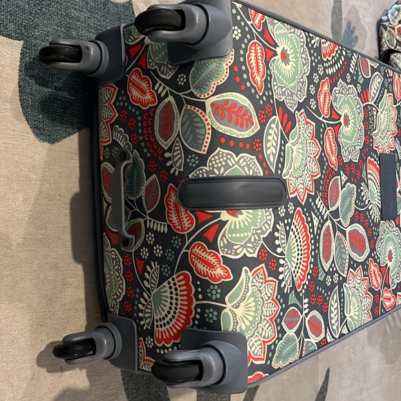 Vera Bradley rolling luggage soft side in Nomadic Floral 23”x17”x9” - Picture 8 of 9